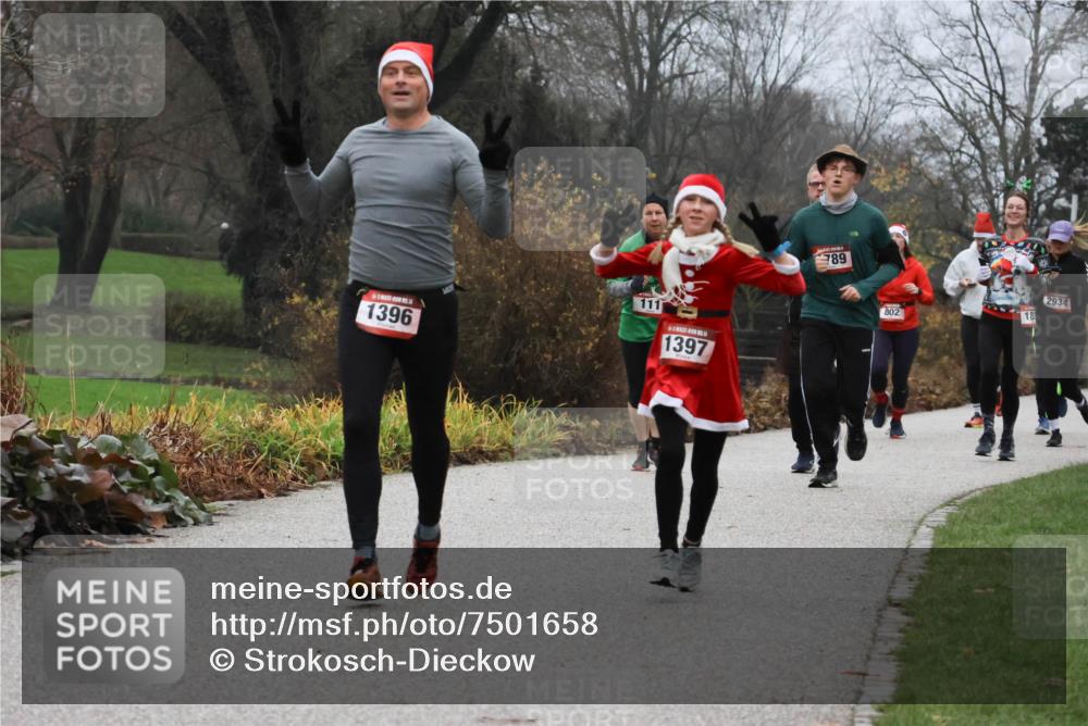 08.12.2024 - St. Pauli X-Mass-Run No. 14 Strokosch-Dieckow http://msf.ph/oto/7501658 08.12.2024 09:49:10 Laufen 1396, 111, 1397, 789, 802, 18, 2934 meine-sportfotos.de