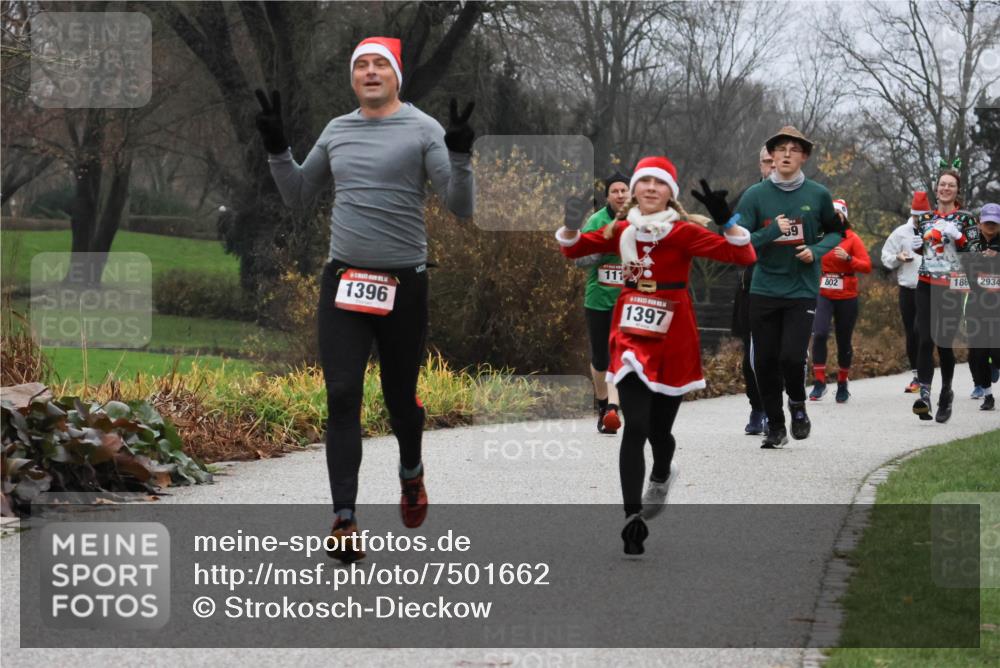 08.12.2024 - St. Pauli X-Mass-Run No. 14 Strokosch-Dieckow http://msf.ph/oto/7501662 08.12.2024 09:49:10 Laufen 111, 1396, 1397, 802, 186, 2934 meine-sportfotos.de