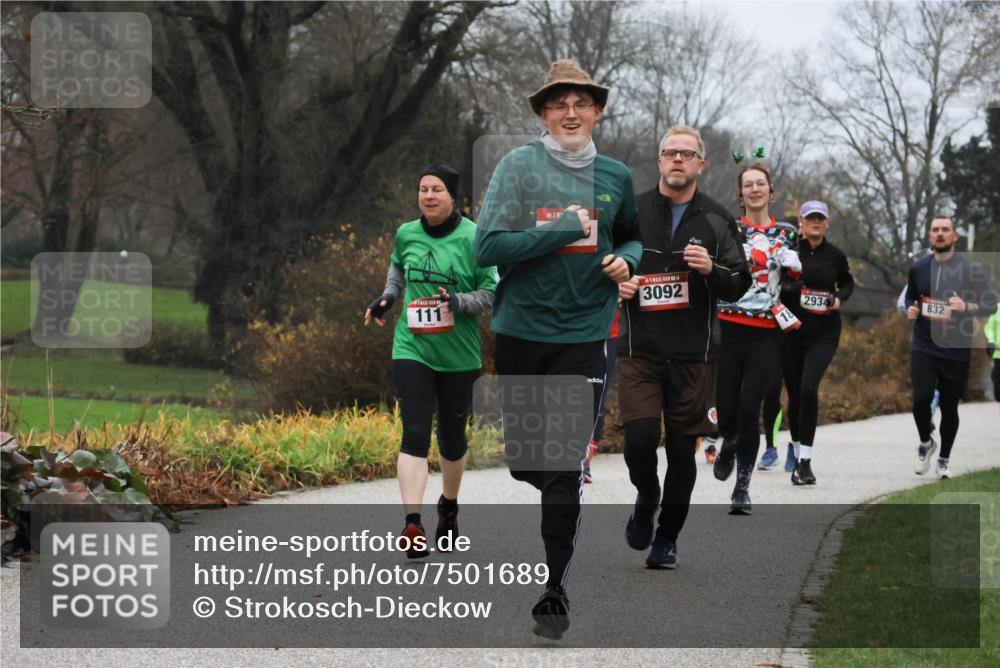 08.12.2024 - St. Pauli X-Mass-Run No. 14 Strokosch-Dieckow http://msf.ph/oto/7501689 08.12.2024 09:49:13 Laufen 111, 14, 3092, 2934, 832 meine-sportfotos.de