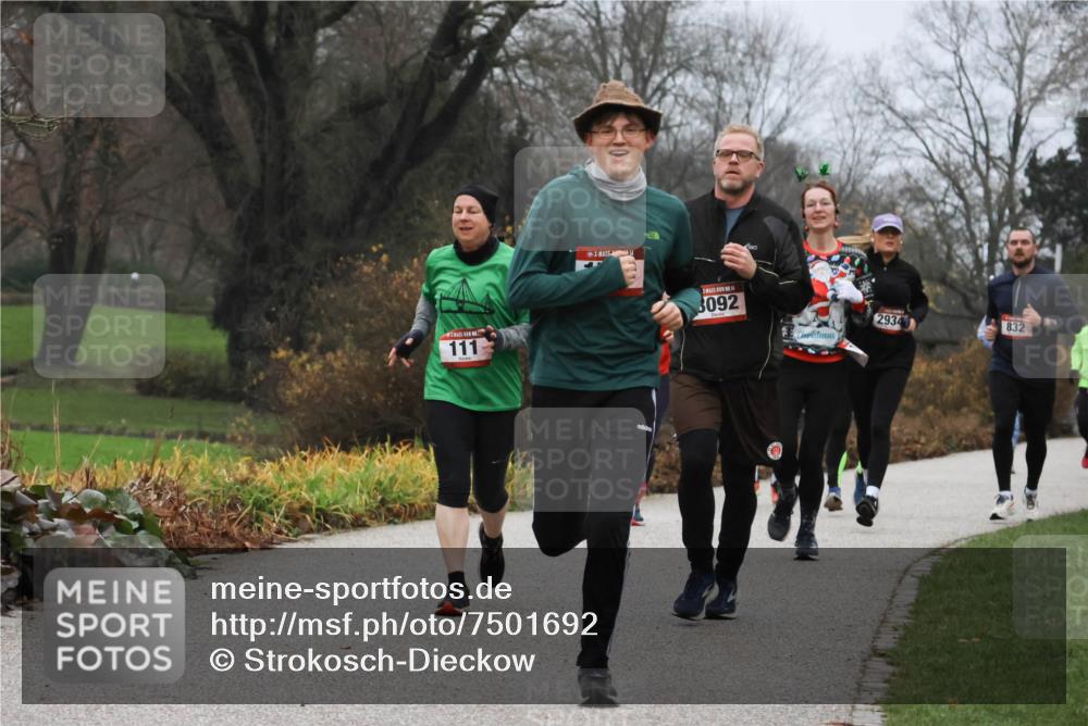 08.12.2024 - St. Pauli X-Mass-Run No. 14 Strokosch-Dieckow http://msf.ph/oto/7501692 08.12.2024 09:49:13 Laufen 111, 14, 3092, 2934, 832 meine-sportfotos.de