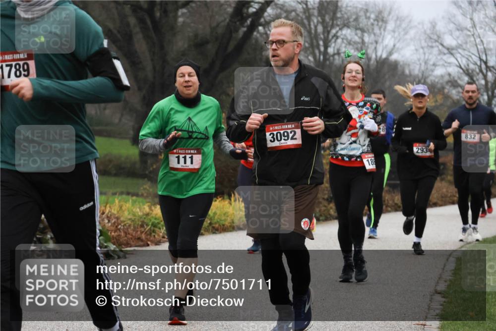 08.12.2024 - St. Pauli X-Mass-Run No. 14 Strokosch-Dieckow http://msf.ph/oto/7501711 08.12.2024 09:49:15 Laufen 4, 1789, 14, 111, 14, 3092, 18, 293, 832 meine-sportfotos.de