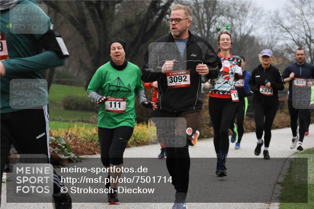 08.12.2024 - St. Pauli X-Mass-Run No. 14 Strokosch-Dieckow http://msf.ph/oto/7501714 08.12.2024 09:49:15 Laufen 14, 111, 14, 3092, 2428, 1819, 18, 832, 2934 meine-sportfotos.de
