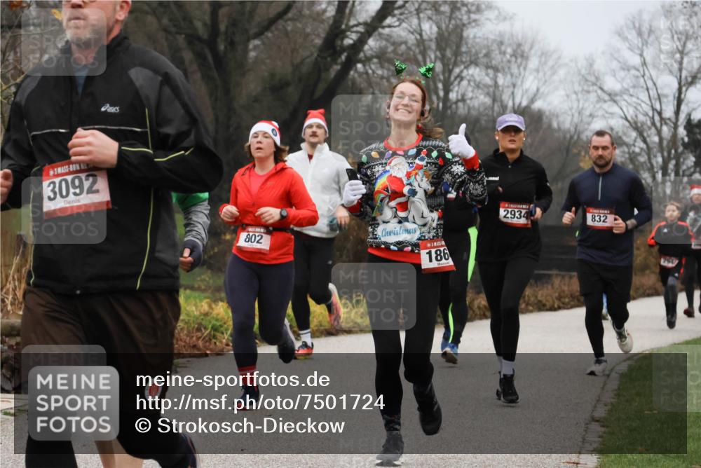 08.12.2024 - St. Pauli X-Mass-Run No. 14 Strokosch-Dieckow http://msf.ph/oto/7501724 08.12.2024 09:49:17 Laufen 3092, 802, 186, 2934, 832 meine-sportfotos.de
