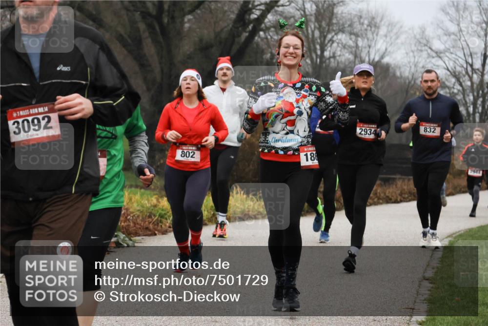 08.12.2024 - St. Pauli X-Mass-Run No. 14 Strokosch-Dieckow http://msf.ph/oto/7501729 08.12.2024 09:49:17 Laufen 14, 3092, 802, 186, 2934, 832, 2944 meine-sportfotos.de
