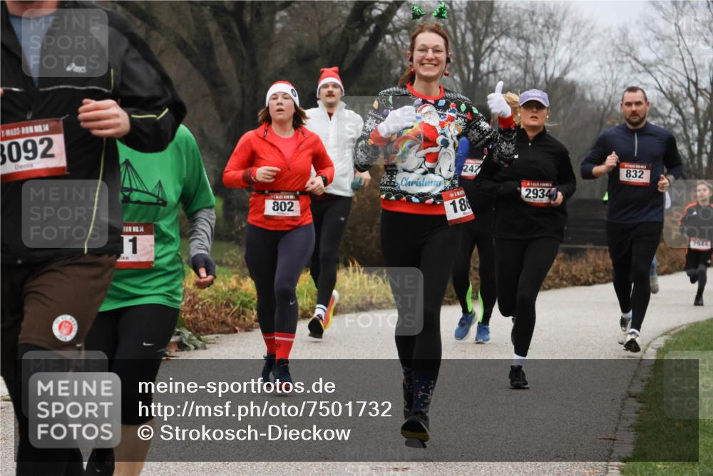 08.12.2024 - St. Pauli X-Mass-Run No. 14 Strokosch-Dieckow http://msf.ph/oto/7501732 08.12.2024 09:49:17 Laufen 14, 3092, 14, 1, 802, 22, 242, 18, 2934, 832, 2044 meine-sportfotos.de