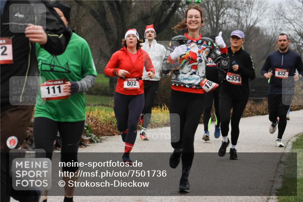 08.12.2024 - St. Pauli X-Mass-Run No. 14 Strokosch-Dieckow http://msf.ph/oto/7501736 08.12.2024 09:49:17 Laufen 14, 2, 111, 802, 242, 18, 2934, 832 meine-sportfotos.de