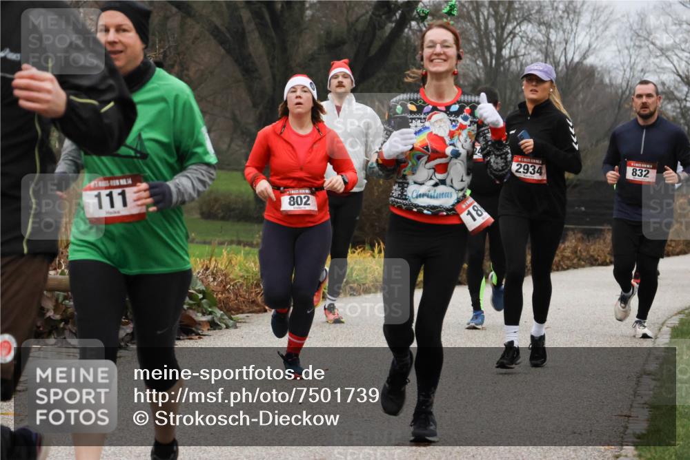 08.12.2024 - St. Pauli X-Mass-Run No. 14 Strokosch-Dieckow http://msf.ph/oto/7501739 08.12.2024 09:49:17 Laufen 111, 802, 18, 832, 2934 meine-sportfotos.de