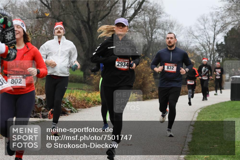 08.12.2024 - St. Pauli X-Mass-Run No. 14 Strokosch-Dieckow http://msf.ph/oto/7501747 08.12.2024 09:49:19 Laufen 802, 14, 2934, 832, 3202, 2944 meine-sportfotos.de