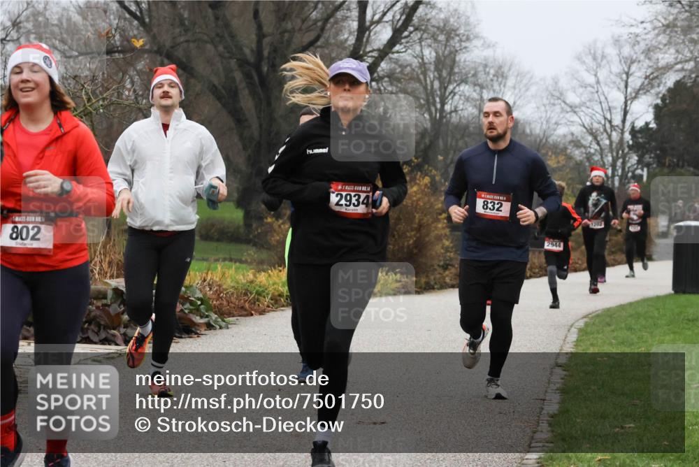 08.12.2024 - St. Pauli X-Mass-Run No. 14 Strokosch-Dieckow http://msf.ph/oto/7501750 08.12.2024 09:49:19 Laufen 1, 802, 14, 2934, 1, 832, 2944, 1202 meine-sportfotos.de