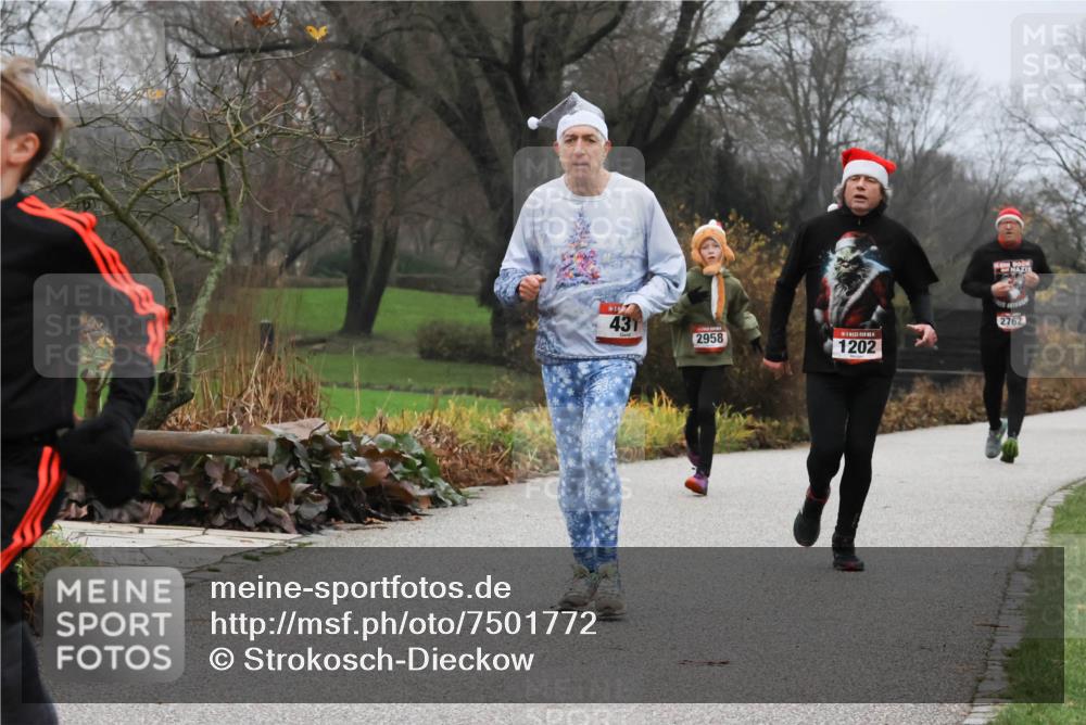 08.12.2024 - St. Pauli X-Mass-Run No. 14 Strokosch-Dieckow http://msf.ph/oto/7501772 08.12.2024 09:49:25 Laufen 431, 2958, 2762, 1202 meine-sportfotos.de