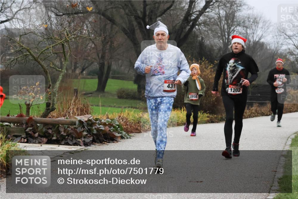 08.12.2024 - St. Pauli X-Mass-Run No. 14 Strokosch-Dieckow http://msf.ph/oto/7501779 08.12.2024 09:49:25 Laufen 431, 2958, 1202, 2762 meine-sportfotos.de