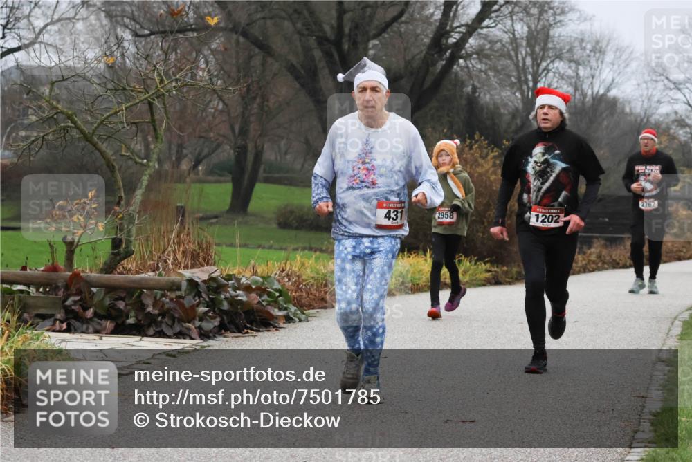 08.12.2024 - St. Pauli X-Mass-Run No. 14 Strokosch-Dieckow http://msf.ph/oto/7501785 08.12.2024 09:49:26 Laufen 431, 2958, 1202, 2762 meine-sportfotos.de