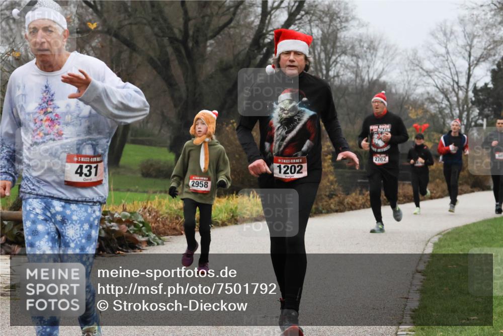 08.12.2024 - St. Pauli X-Mass-Run No. 14 Strokosch-Dieckow http://msf.ph/oto/7501792 08.12.2024 09:49:27 Laufen 431, 2958, 14, 1202, 2762 meine-sportfotos.de
