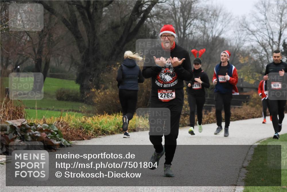 08.12.2024 - St. Pauli X-Mass-Run No. 14 Strokosch-Dieckow http://msf.ph/oto/7501804 08.12.2024 09:49:31 Laufen 2762, 2478, 2480, 989 meine-sportfotos.de