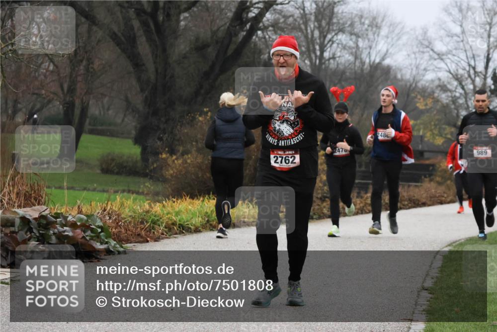 08.12.2024 - St. Pauli X-Mass-Run No. 14 Strokosch-Dieckow http://msf.ph/oto/7501808 08.12.2024 09:49:31 Laufen 14, 2762, 2476, 248, 989 meine-sportfotos.de