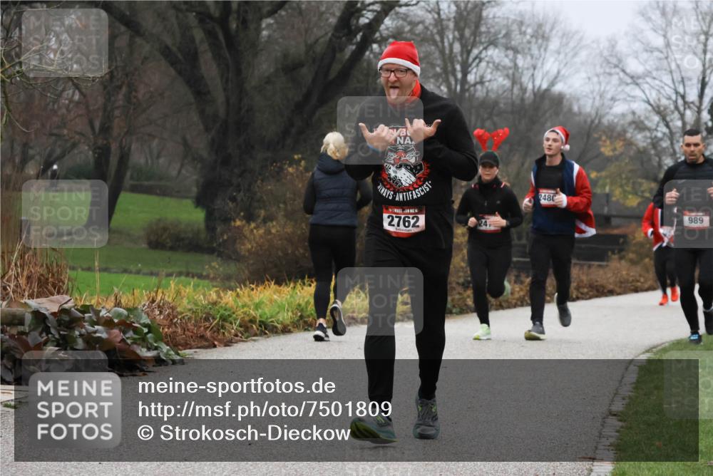 08.12.2024 - St. Pauli X-Mass-Run No. 14 Strokosch-Dieckow http://msf.ph/oto/7501809 08.12.2024 09:49:31 Laufen 14, 2762, 24, 248, 989 meine-sportfotos.de