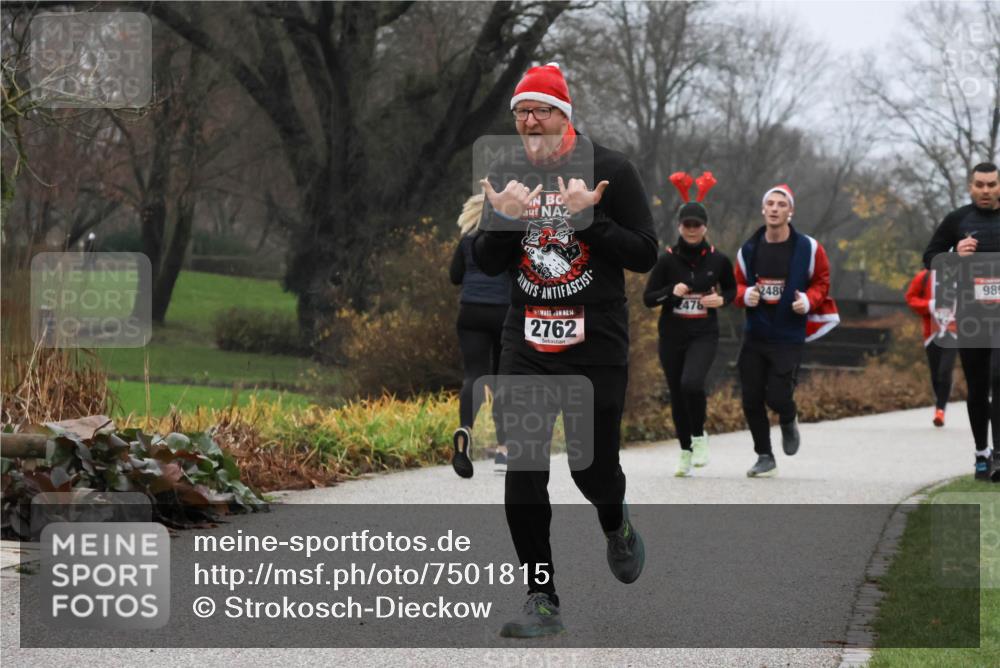 08.12.2024 - St. Pauli X-Mass-Run No. 14 Strokosch-Dieckow http://msf.ph/oto/7501815 08.12.2024 09:49:31 Laufen 14, 2762, 478, 2480, 989 meine-sportfotos.de