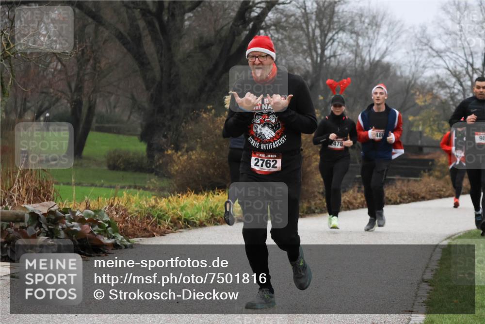 08.12.2024 - St. Pauli X-Mass-Run No. 14 Strokosch-Dieckow http://msf.ph/oto/7501816 08.12.2024 09:49:31 Laufen 14, 2762, 478, 480, 98 meine-sportfotos.de