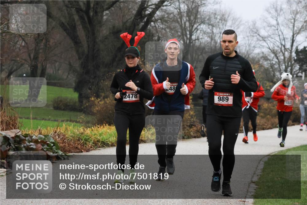 08.12.2024 - St. Pauli X-Mass-Run No. 14 Strokosch-Dieckow http://msf.ph/oto/7501819 08.12.2024 09:49:34 Laufen 2478, 48, 14, 989, 1802 meine-sportfotos.de