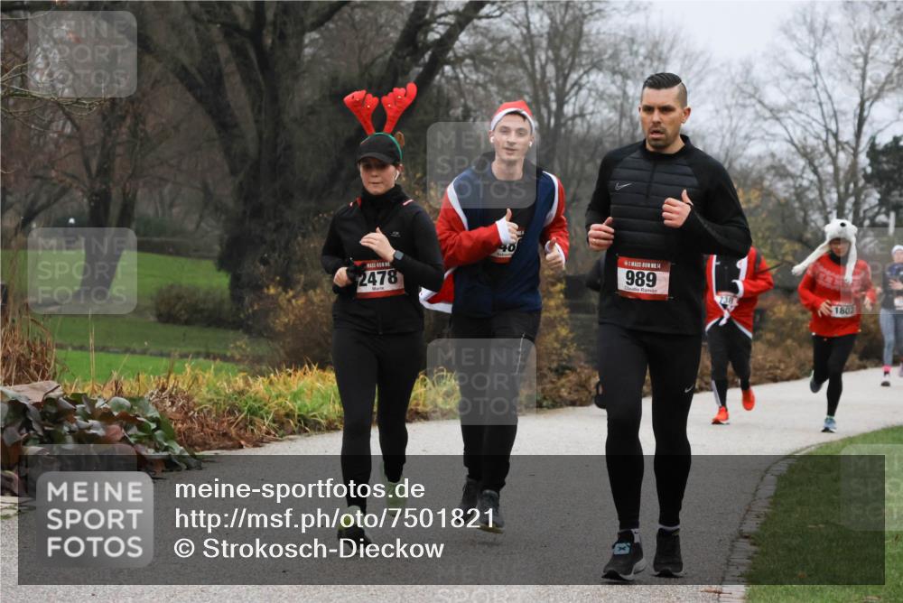 08.12.2024 - St. Pauli X-Mass-Run No. 14 Strokosch-Dieckow http://msf.ph/oto/7501821 08.12.2024 09:49:34 Laufen 2478, 14, 989, 738, 1802 meine-sportfotos.de