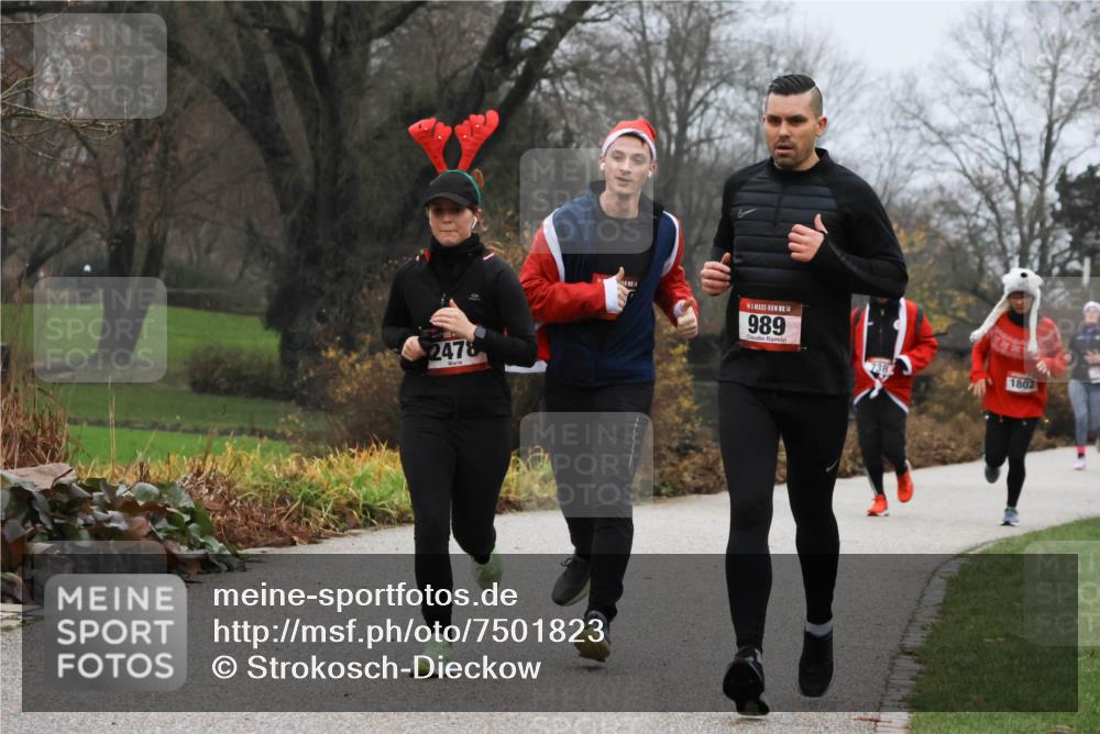 08.12.2024 - St. Pauli X-Mass-Run No. 14 Strokosch-Dieckow http://msf.ph/oto/7501823 08.12.2024 09:49:34 Laufen 2478, 14, 989, 1802 meine-sportfotos.de