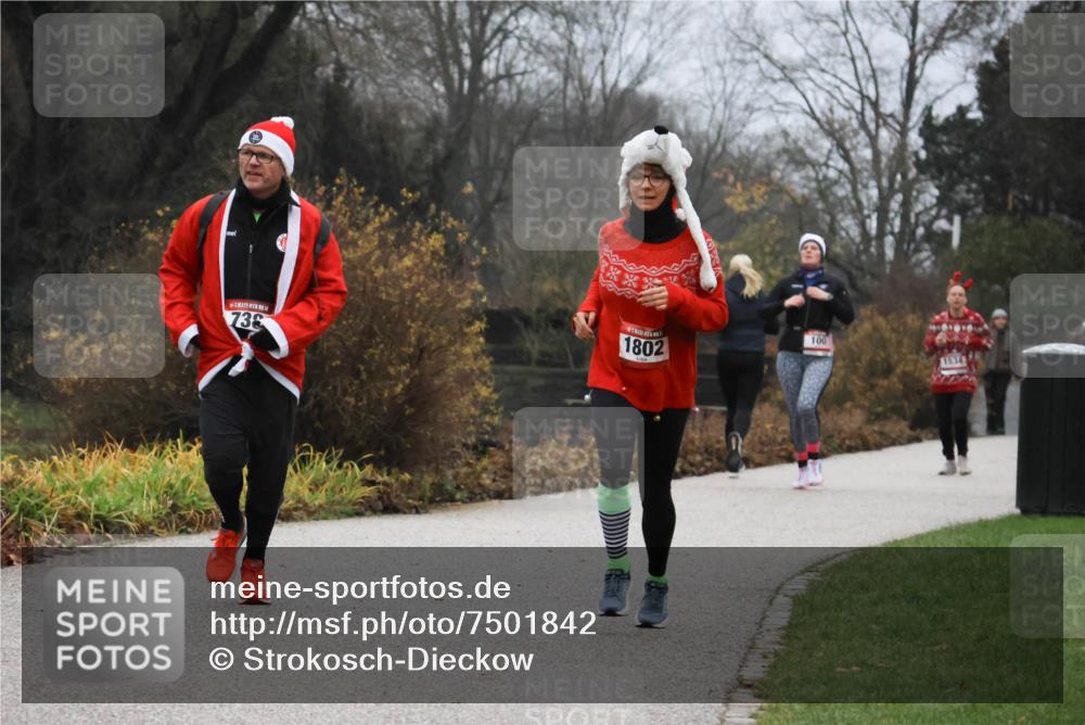08.12.2024 - St. Pauli X-Mass-Run No. 14 Strokosch-Dieckow http://msf.ph/oto/7501842 08.12.2024 09:49:38 Laufen 738, 100, 1802, 1534 meine-sportfotos.de