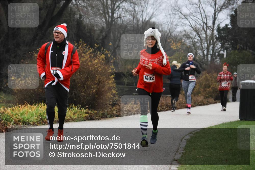 08.12.2024 - St. Pauli X-Mass-Run No. 14 Strokosch-Dieckow http://msf.ph/oto/7501844 08.12.2024 09:49:39 Laufen 76, 1802, 100, 1534 meine-sportfotos.de