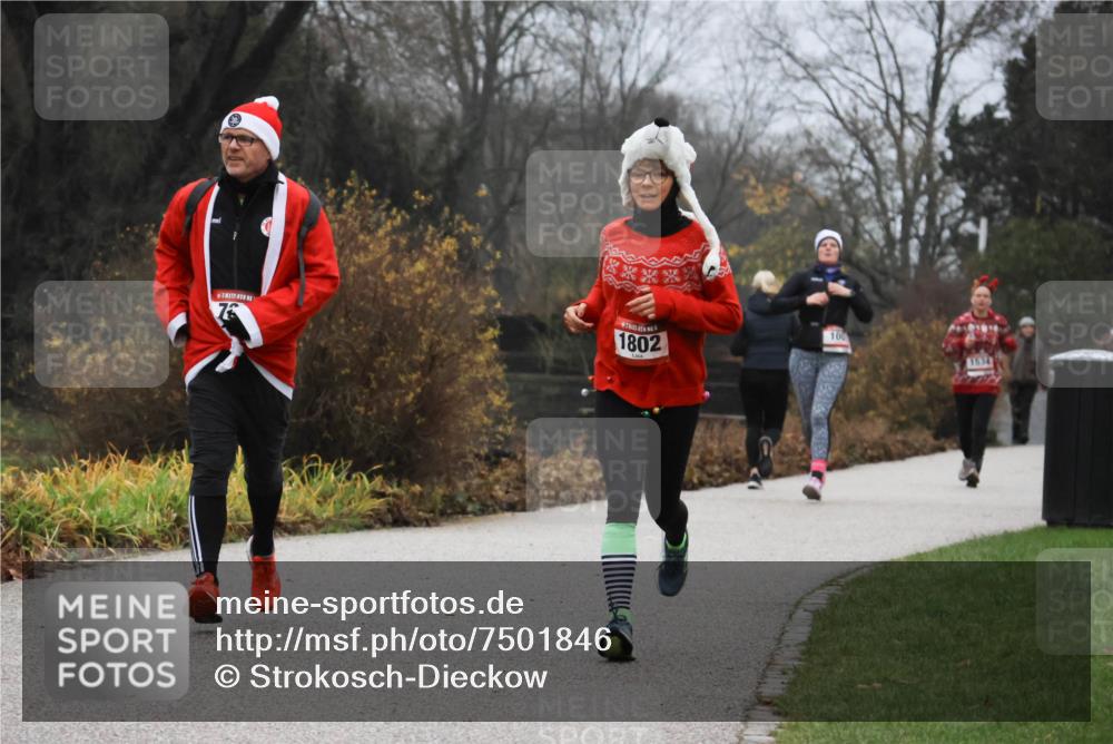 08.12.2024 - St. Pauli X-Mass-Run No. 14 Strokosch-Dieckow http://msf.ph/oto/7501846 08.12.2024 09:49:39 Laufen 100, 1802, 1534 meine-sportfotos.de
