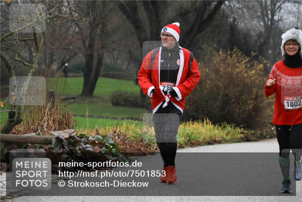 08.12.2024 - St. Pauli X-Mass-Run No. 14 Strokosch-Dieckow http://msf.ph/oto/7501853 08.12.2024 09:49:40 Laufen 738, 1802 meine-sportfotos.de