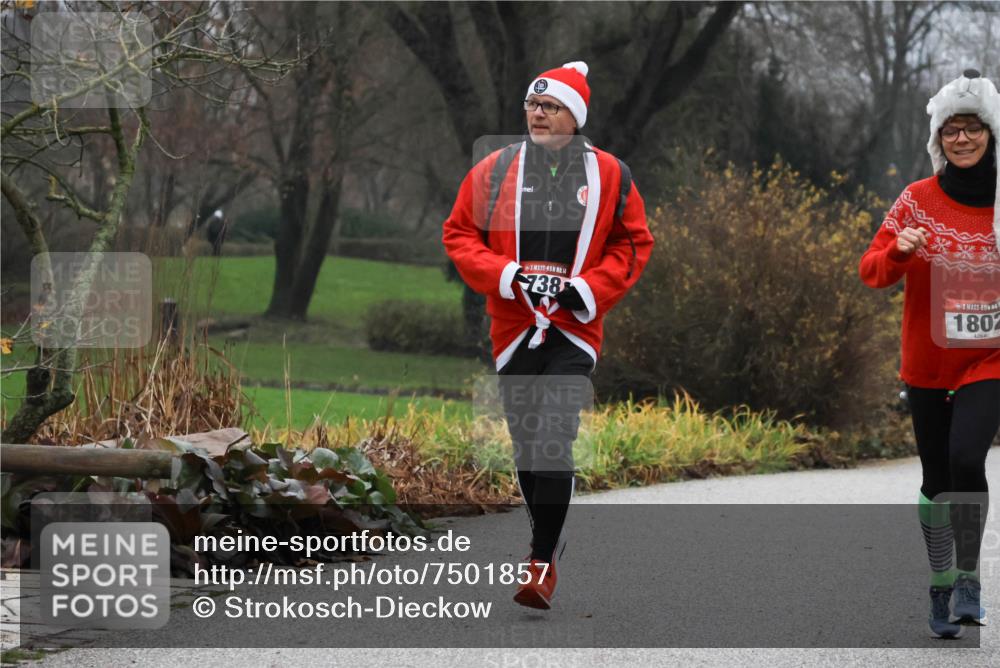 08.12.2024 - St. Pauli X-Mass-Run No. 14 Strokosch-Dieckow http://msf.ph/oto/7501857 08.12.2024 09:49:40 Laufen 738, 1802 meine-sportfotos.de