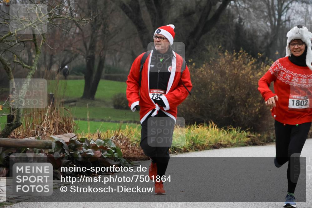 08.12.2024 - St. Pauli X-Mass-Run No. 14 Strokosch-Dieckow http://msf.ph/oto/7501864 08.12.2024 09:49:40 Laufen 14, 73, 1802 meine-sportfotos.de