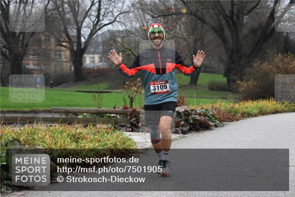 08.12.2024 - St. Pauli X-Mass-Run No. 14 Strokosch-Dieckow http://msf.ph/oto/7501905 08.12.2024 09:49:58 Laufen 3109 meine-sportfotos.de