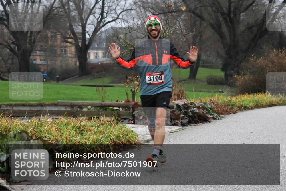 08.12.2024 - St. Pauli X-Mass-Run No. 14 Strokosch-Dieckow http://msf.ph/oto/7501907 08.12.2024 09:49:58 Laufen 3109 meine-sportfotos.de