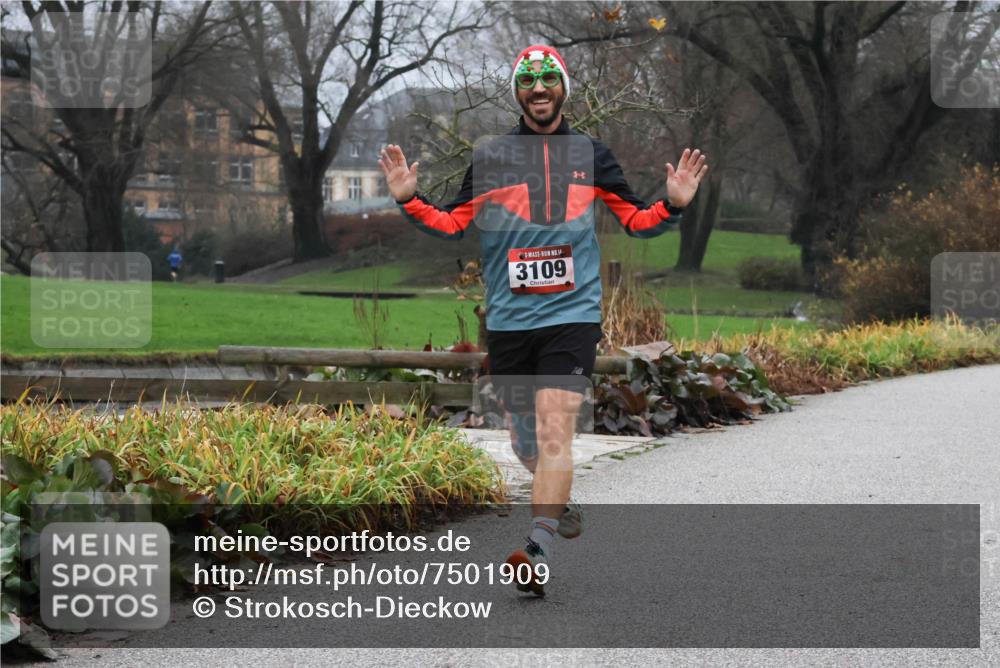 08.12.2024 - St. Pauli X-Mass-Run No. 14 Strokosch-Dieckow http://msf.ph/oto/7501909 08.12.2024 09:49:58 Laufen 3109 meine-sportfotos.de