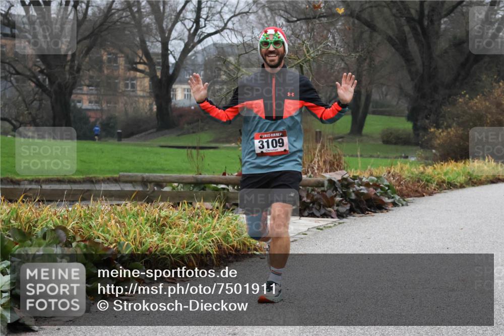 08.12.2024 - St. Pauli X-Mass-Run No. 14 Strokosch-Dieckow http://msf.ph/oto/7501911 08.12.2024 09:49:58 Laufen 3109 meine-sportfotos.de