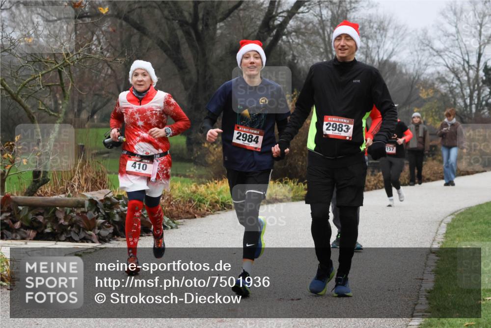 08.12.2024 - St. Pauli X-Mass-Run No. 14 Strokosch-Dieckow http://msf.ph/oto/7501936 08.12.2024 09:50:06 Laufen 410, 14, 2984, 14, 2983, 157 meine-sportfotos.de