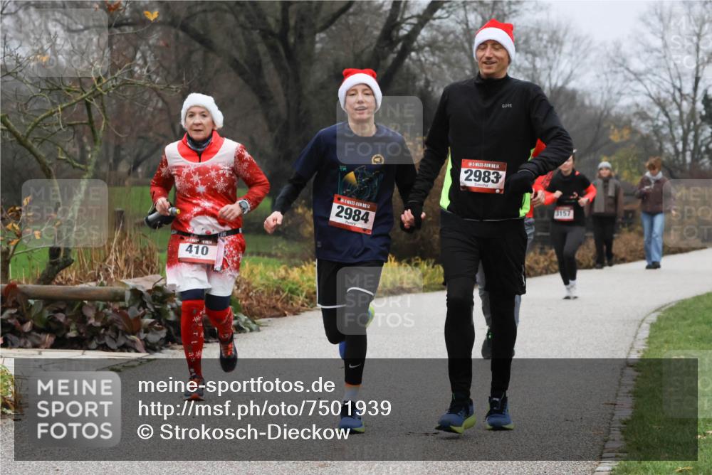 08.12.2024 - St. Pauli X-Mass-Run No. 14 Strokosch-Dieckow http://msf.ph/oto/7501939 08.12.2024 09:50:06 Laufen 410, 14, 2984, 14, 2983, 3157 meine-sportfotos.de