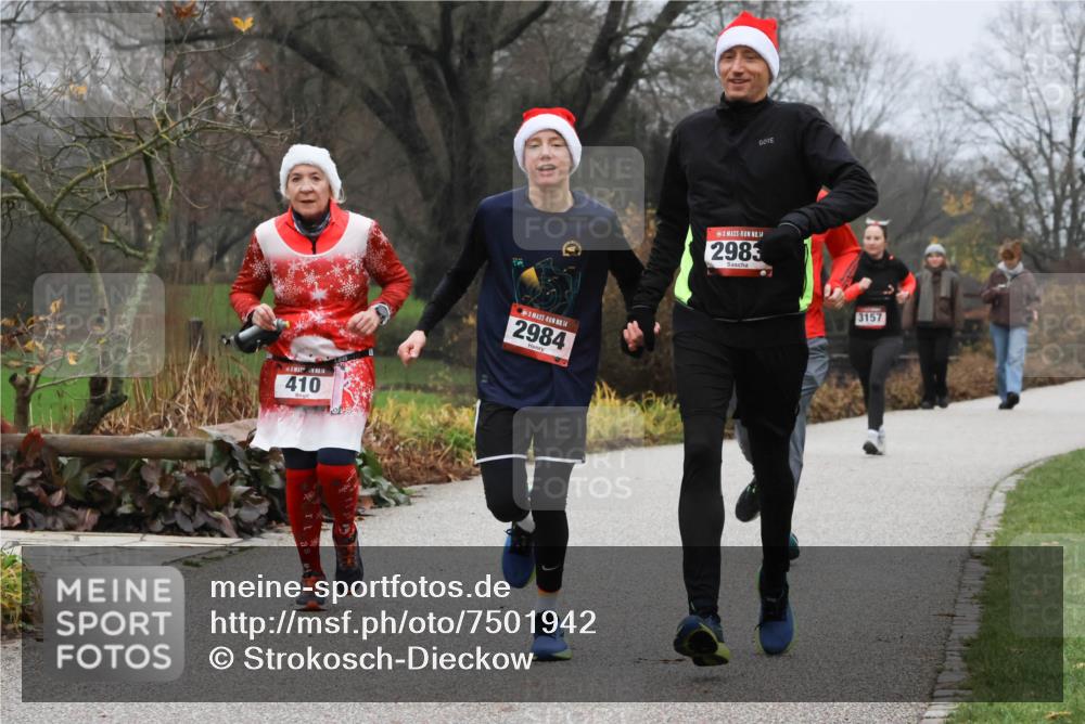 08.12.2024 - St. Pauli X-Mass-Run No. 14 Strokosch-Dieckow http://msf.ph/oto/7501942 08.12.2024 09:50:06 Laufen 410, 14, 2984, 14, 2983, 3157 meine-sportfotos.de