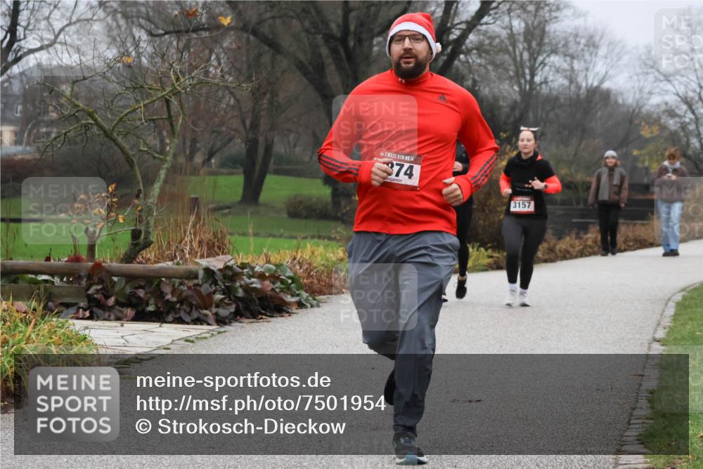 08.12.2024 - St. Pauli X-Mass-Run No. 14 Strokosch-Dieckow http://msf.ph/oto/7501954 08.12.2024 09:50:09 Laufen 14, 374, 3157 meine-sportfotos.de