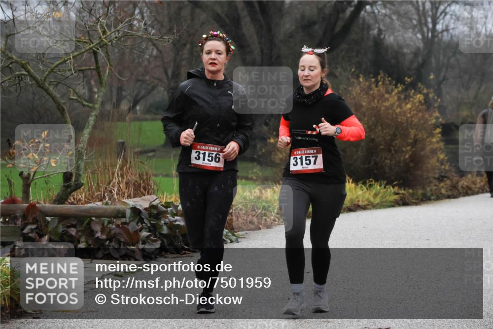 08.12.2024 - St. Pauli X-Mass-Run No. 14 Strokosch-Dieckow http://msf.ph/oto/7501959 08.12.2024 09:50:11 Laufen 14, 3156, 14, 3157 meine-sportfotos.de