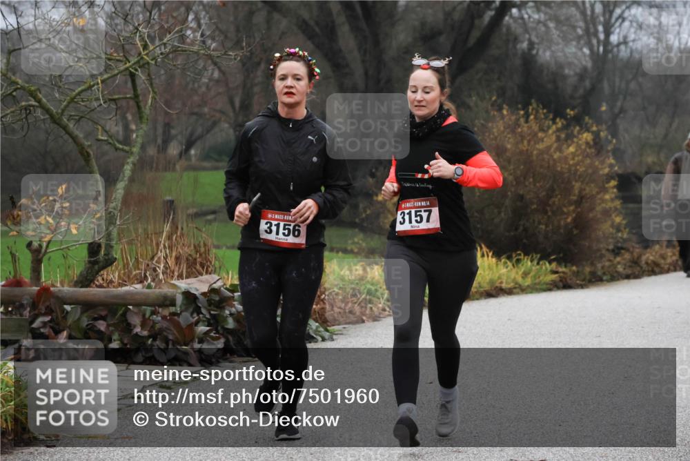 08.12.2024 - St. Pauli X-Mass-Run No. 14 Strokosch-Dieckow http://msf.ph/oto/7501960 08.12.2024 09:50:11 Laufen 3156, 14, 3157 meine-sportfotos.de