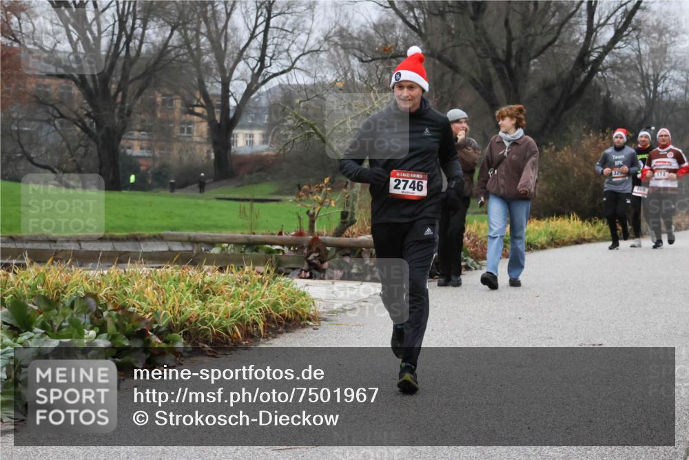 08.12.2024 - St. Pauli X-Mass-Run No. 14 Strokosch-Dieckow http://msf.ph/oto/7501967 08.12.2024 09:50:27 Laufen 2746, 329, 174, 608 meine-sportfotos.de