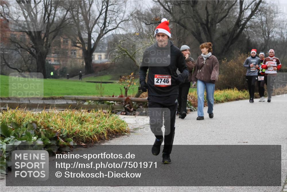 08.12.2024 - St. Pauli X-Mass-Run No. 14 Strokosch-Dieckow http://msf.ph/oto/7501971 08.12.2024 09:50:27 Laufen 14, 2746, 329, 174, 608 meine-sportfotos.de