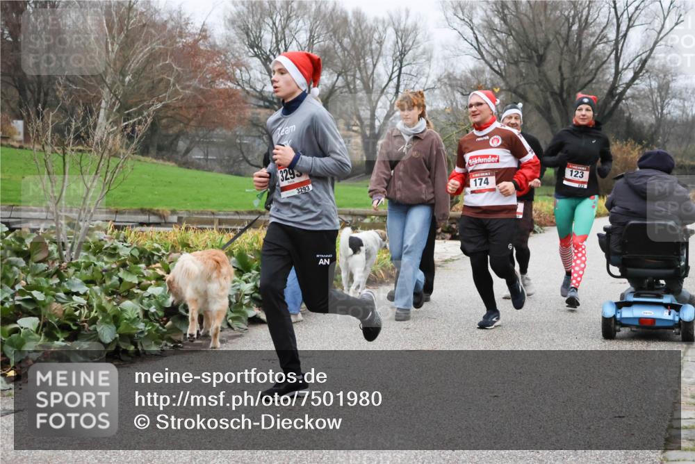 08.12.2024 - St. Pauli X-Mass-Run No. 14 Strokosch-Dieckow http://msf.ph/oto/7501980 08.12.2024 09:50:33 Laufen 3295, 3293, 174, 123, 123 meine-sportfotos.de