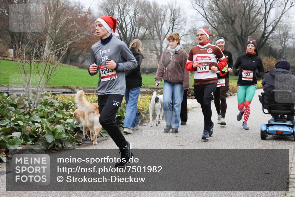 08.12.2024 - St. Pauli X-Mass-Run No. 14 Strokosch-Dieckow http://msf.ph/oto/7501982 08.12.2024 09:50:33 Laufen 3295, 3293, 174, 608, 608, 123, 123 meine-sportfotos.de