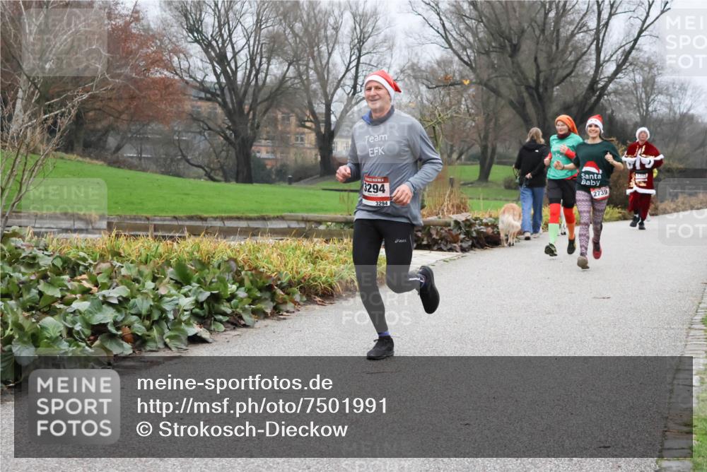 08.12.2024 - St. Pauli X-Mass-Run No. 14 Strokosch-Dieckow http://msf.ph/oto/7501991 08.12.2024 09:50:47 Laufen 14, 3294, 3294, 2739, 1393 meine-sportfotos.de