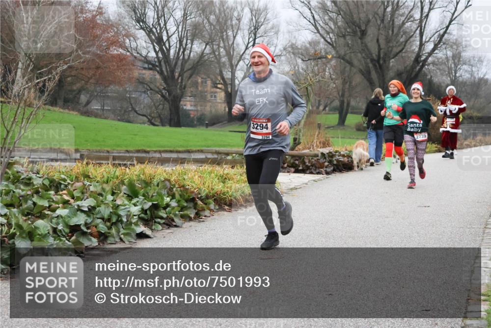 08.12.2024 - St. Pauli X-Mass-Run No. 14 Strokosch-Dieckow http://msf.ph/oto/7501993 08.12.2024 09:50:47 Laufen 3294, 3294, 2739 meine-sportfotos.de