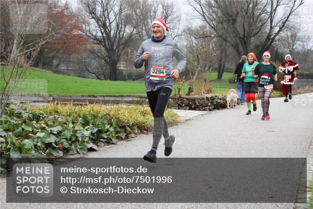 08.12.2024 - St. Pauli X-Mass-Run No. 14 Strokosch-Dieckow http://msf.ph/oto/7501996 08.12.2024 09:50:47 Laufen 3294, 3294, 2739 meine-sportfotos.de