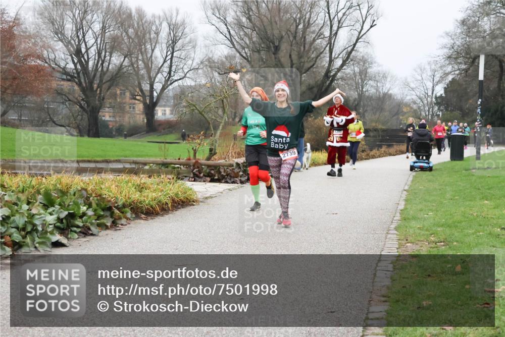 08.12.2024 - St. Pauli X-Mass-Run No. 14 Strokosch-Dieckow http://msf.ph/oto/7501998 08.12.2024 09:50:48 Laufen 2739, 1393, 2811 meine-sportfotos.de