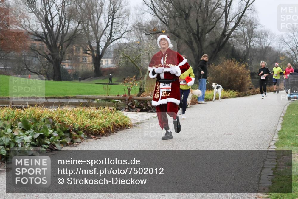 08.12.2024 - St. Pauli X-Mass-Run No. 14 Strokosch-Dieckow http://msf.ph/oto/7502012 08.12.2024 09:50:52 Laufen 1393, 2818 meine-sportfotos.de